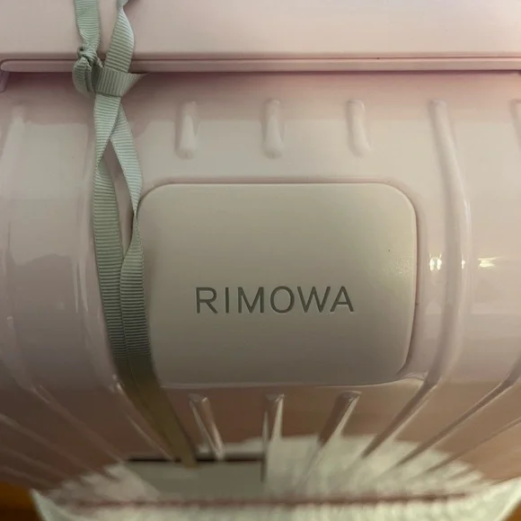RIMOWA Essential Cabin in Ballerina Pink - Picture 3 of 16